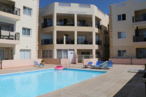 Sunset apartment with pool & 10 mins to Venus beach